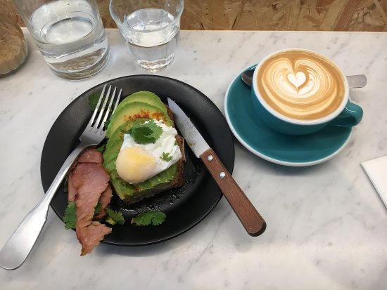 Menu Sarapan Cafe Fontana: Lezat, Segar, dan Mengenyangkan